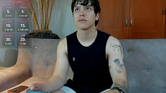 Snapshot of bravoboreal chatting on 12/04/25, 06:05 bravoboreal online show from 12/04/25, 06:05