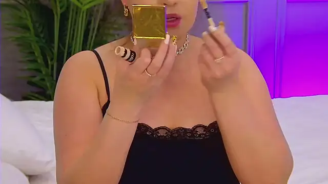 Snapshot of TrishaWinslet chatting on 09/27/25, 05:23 TrishaWinslet online show from 09/27/25, 05:23