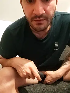 Snapshot of Analcholic chatting on 10/28/25, 10:23 Analcholic online show from 10/28/25, 10:23