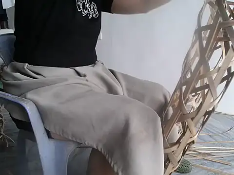 Snapshot of nolame18xxx chatting on 10/22/25, 02:45 nolame18xxx online show from 10/22/25, 02:45