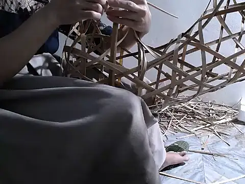 Snapshot of nolame18xxx chatting on 11/14/25, 11:42 nolame18xxx online show from 11/14/25, 11:42