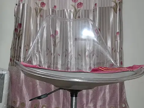 Snapshot of nolame18xxx chatting on 12/02/25, 12:27 nolame18xxx online show from 12/02/25, 12:27