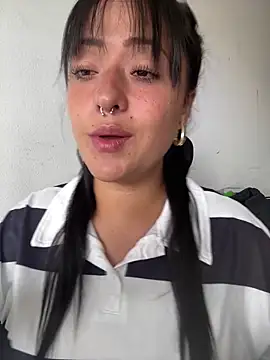 jjulietha95 online show from 06/01/26, 04:20