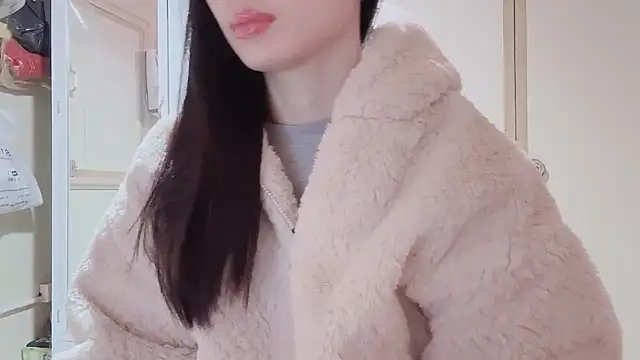 Snapshot of LinhChi_9x chatting on 11/18/25, 11:37 LinhChi 9x online show from 11/18/25, 11:37