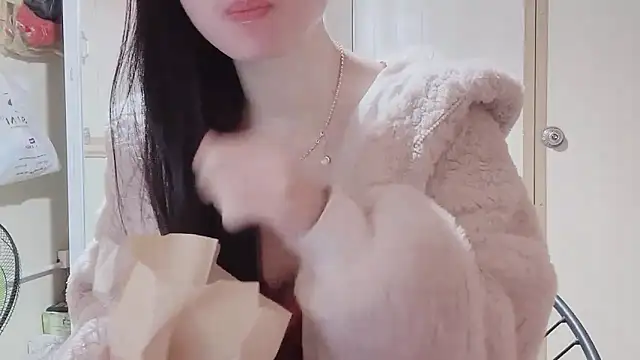 Snapshot of LinhChi_9x chatting on 11/20/25, 02:45 LinhChi 9x online show from 11/20/25, 02:45