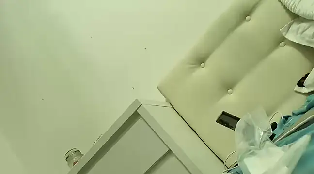 Snapshot of Strip_Adelina chatting on 03/20/25, 03:02 Strip Adelina online show from 03/20/25, 03:02