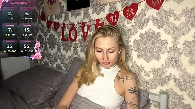 Snapshot of MarthaGees chatting on 09/16/25, 04:35 MarthaGees online show from 09/16/25, 04:35