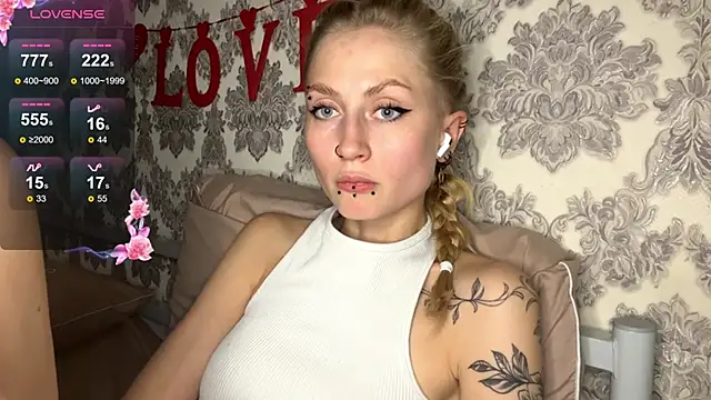 Snapshot of MarthaGees chatting on 10/20/25, 03:23 MarthaGees online show from 10/20/25, 03:23