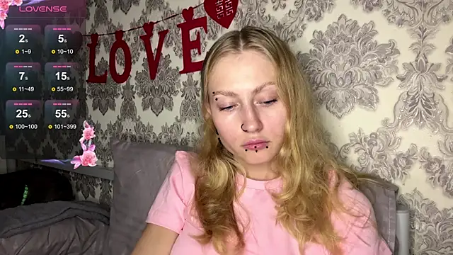 Snapshot of MarthaGees chatting on 10/26/25, 03:18 MarthaGees online show from 10/26/25, 03:18