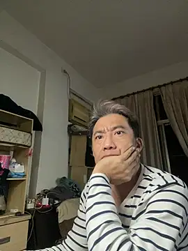 Snapshot of YuHsuant chatting on 01/30/25, 03:40 YuHsuant online show from 01/30/25, 03:40