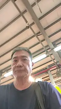 Snapshot of YuHsuant chatting on 12/18/25, 10:21 YuHsuant online show from 12/18/25, 10:21