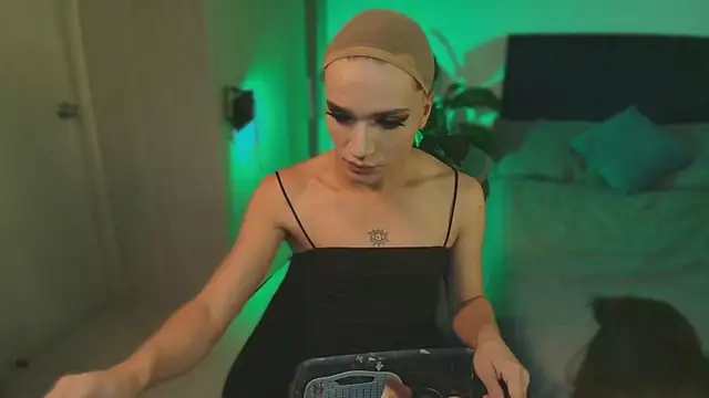 Snapshot of pansuggarofficial chatting on 10/05/25, 07:01 pansuggarofficial online show from 10/05/25, 07:01