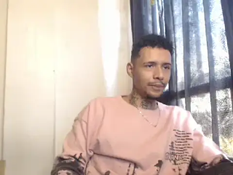 Snapshot of RickyGrey77 chatting on 12/11/24, 07:46 RickyGrey77 online show from 12/11/24, 07:46