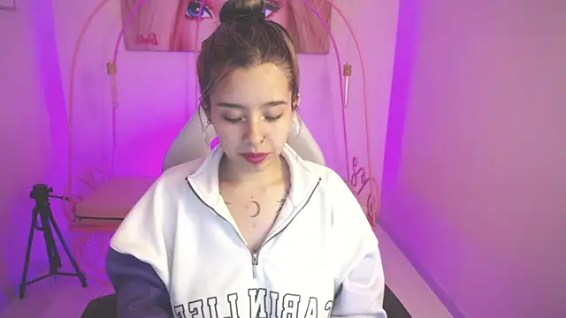 Mia Lopez  online show from 12/14/24, 12:55