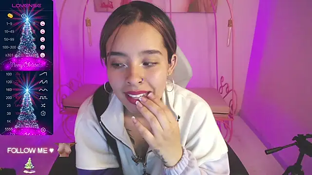 Mia Lopez  online show from 12/16/24, 03:54