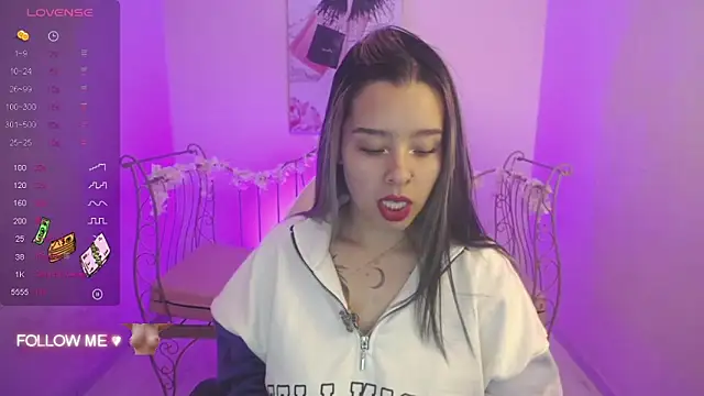 Mia Lopez  online show from 01/22/25, 11:45