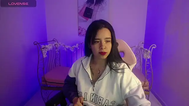 Mia Lopez  online show from 01/28/25, 10:56