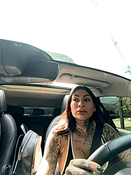 Iam Annii online show from 10/31/25, 06:53