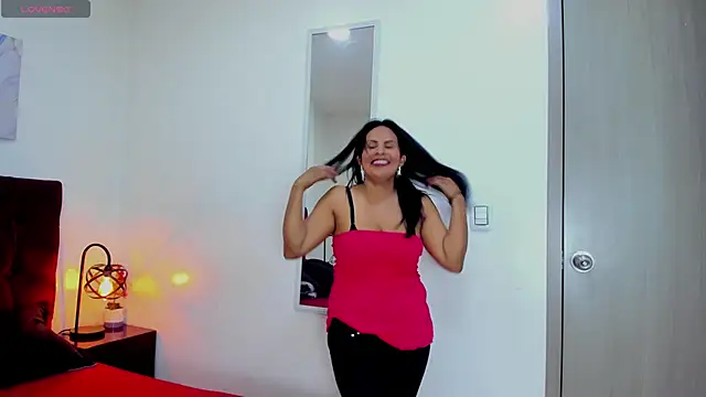 Snapshot of Anthonelaa__ chatting on 11/25/25, 07:58 Anthonelaa online show from 11/25/25, 07:58