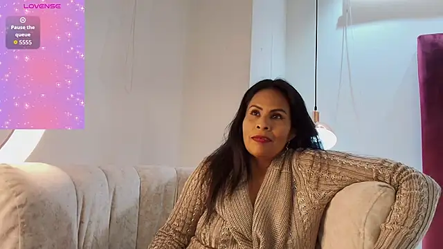 Anthonelaa   online show from 06/10/26, 08:30