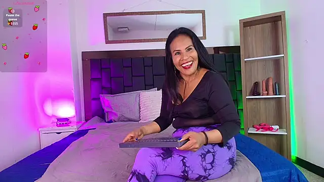 Anthonelaa   online show from 06/25/26, 07:29