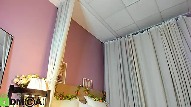 Snapshot of Dearly_Emily chatting on 11/17/25, 05:30 Dearly Emily online show from 11/17/25, 05:30