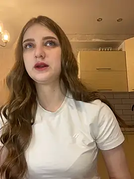 Snapshot of MollyDolle chatting on 12/21/24, 10:19 MollyDolle online show from 12/21/24, 10:19