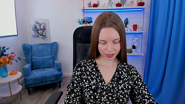 Snapshot of MileyWings chatting on 10/25/25, 11:51 MileyWings online show from 10/25/25, 11:51