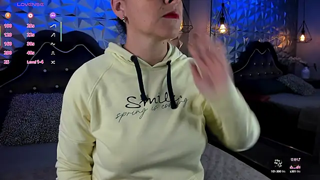 Snapshot of BarbaraTyleer chatting on 09/18/25, 01:13 BarbaraTyleer online show from 09/18/25, 01:13