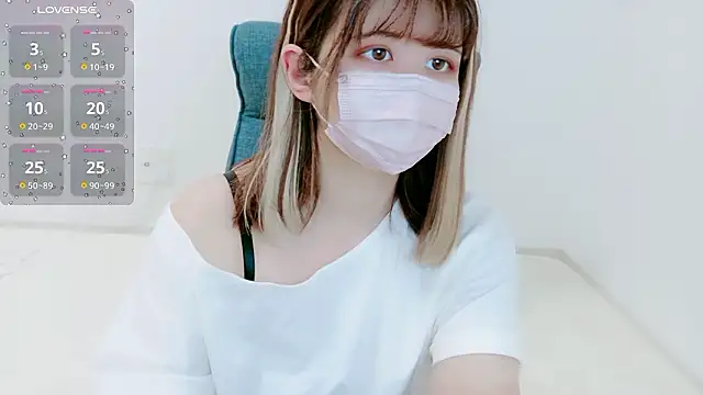 Snapshot of MoMoka_jp chatting on 04/01/26, 12:17 MoMoka jp online show from 04/01/26, 12:17