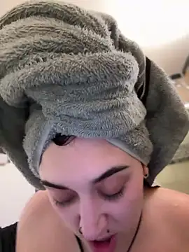 ThicBunz online show from 11/16/25, 03:12