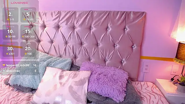 Snapshot of EmyyCute chatting on 01/10/25, 11:50 EmyyCute online show from 01/10/25, 11:50