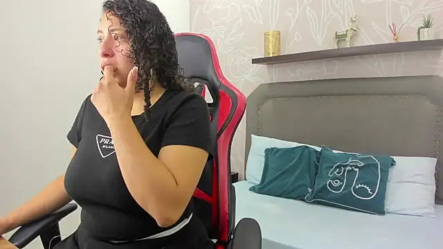 Snapshot of aixa_15 chatting on 09/17/25, 12:18 aixa 15 online show from 09/17/25, 12:18