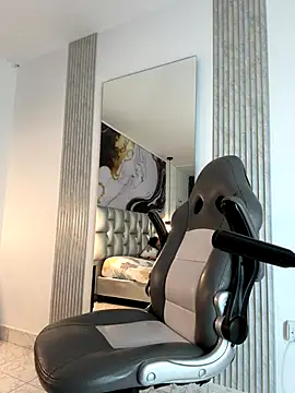 Snapshot of Nathan_Bluee chatting on 10/06/25, 11:29 Nathan Bluee online show from 10/06/25, 11:29