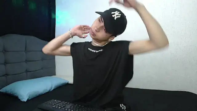 sexybat twink online show from 01/23/25, 11:26