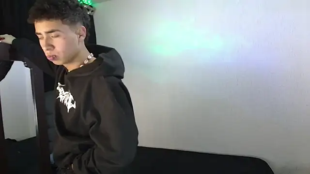 sexybat twink online show from 01/31/25, 12:06