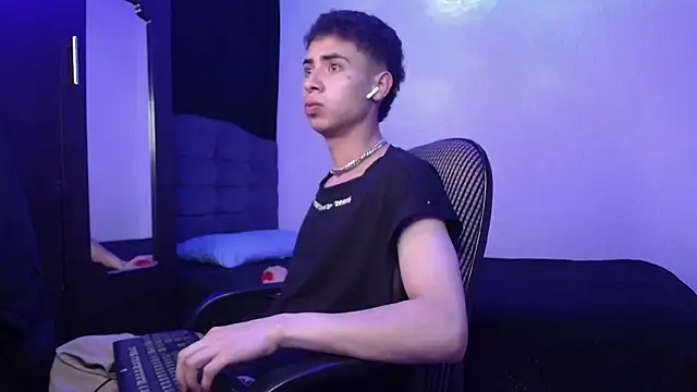 sexybat twink online show from 02/10/25, 03:35