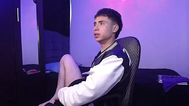 sexybat twink online show from 02/11/25, 02:46