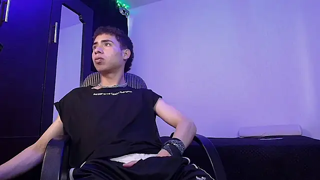 sexybat twink online show from 02/24/25, 02:26