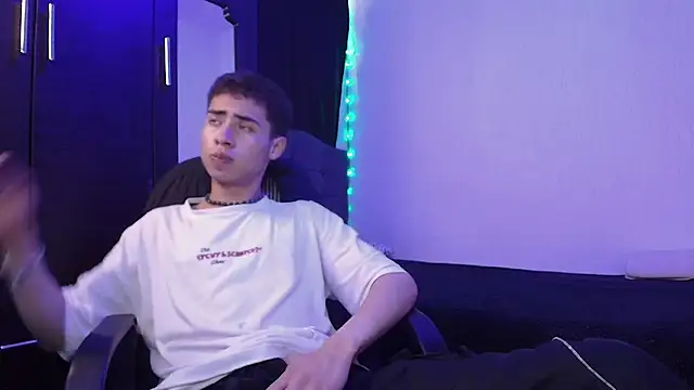sexybat twink online show from 02/26/25, 02:46