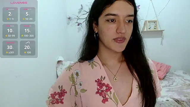 Snapshot of mia_unu chatting on 10/15/25, 02:11 mia unu online show from 10/15/25, 02:11