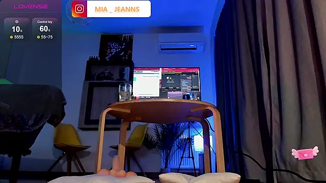 Snapshot of MiaJeanns chatting on 12/03/24, 08:39 MiaJeanns online show from 12/03/24, 08:39