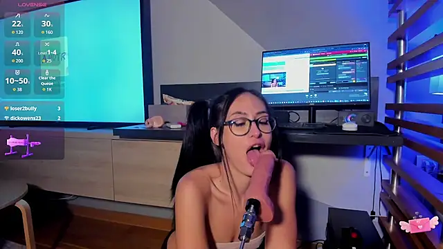 Snapshot of MiaJeanns chatting on 09/22/25, 05:48 MiaJeanns online show from 09/22/25, 05:48