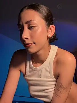 Snapshot of Sophiehii chatting on 03/26/26, 02:00 Sophiehii online show from 03/26/26, 02:00