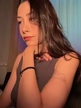 Snapshot of Sophiehii chatting on 04/17/26, 11:35 Sophiehii online show from 04/17/26, 11:35