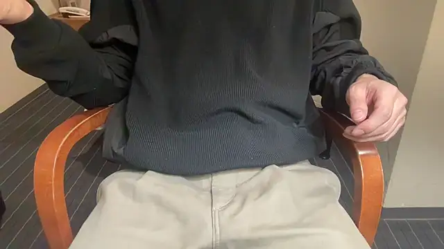 atom0407 online show from 02/19/25, 11:28