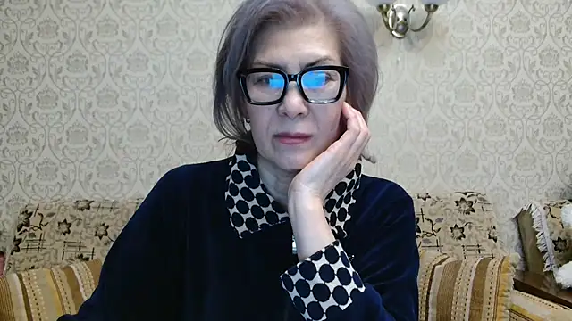 Snapshot of Elegant00Lady chatting on 10/13/25, 05:24 Elegant00Lady online show from 10/13/25, 05:24