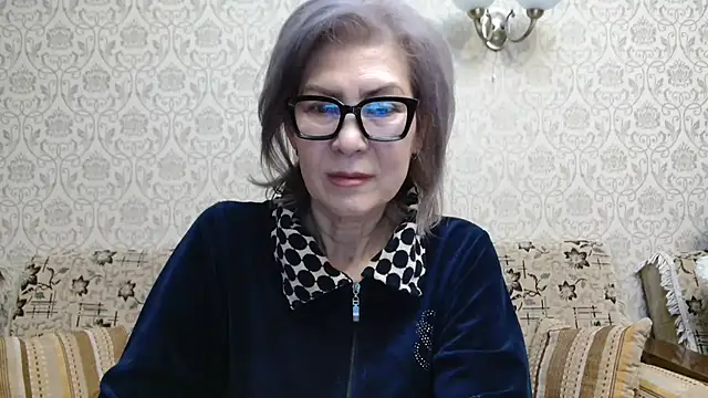 Snapshot of Elegant00Lady chatting on 10/15/25, 02:28 Elegant00Lady online show from 10/15/25, 02:28