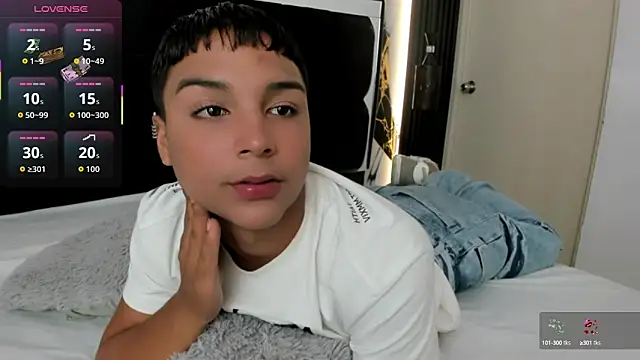 Snapshot of Seductivo_jr chatting on 10/06/25, 03:48 Seductivo jr online show from 10/06/25, 03:48