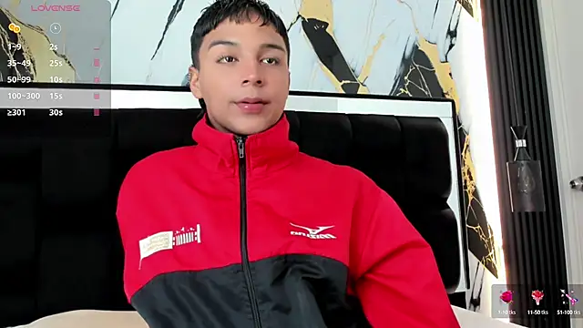 Snapshot of Seductivo_jr chatting on 10/08/25, 04:21 Seductivo jr online show from 10/08/25, 04:21